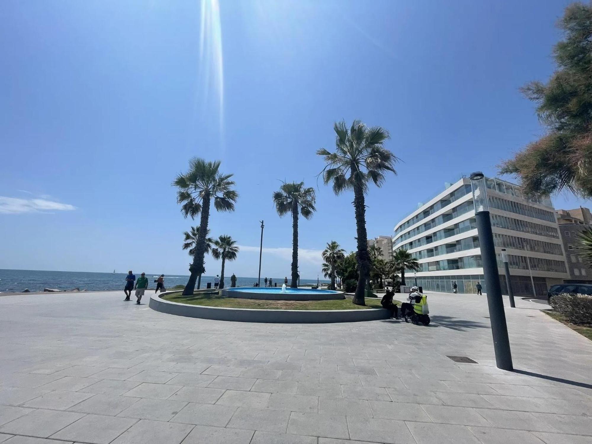 Amazing Penthouse On The Beach, Sea Views, Wifi, Airconditioning And Parking Torrevieja Bagian luar foto